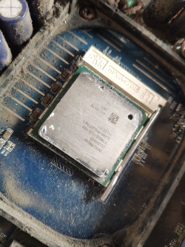 出现了！阿板的第一个cpu！