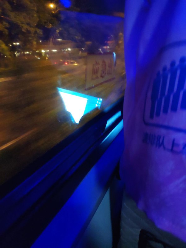 大佬也太敬业了，一上班车我就在车window里看到个Windows，真正的《我想早点下班只是为了回家vpn加班》