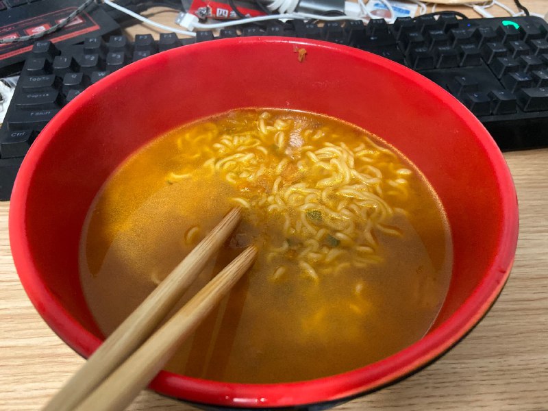这个玩意也太好用了，在不用担心手机掉到锅里的同时 还能看煮面恰到火候这个玩意也太好用了，在不用担心手机掉到锅里的同时 还能看煮面恰到火候